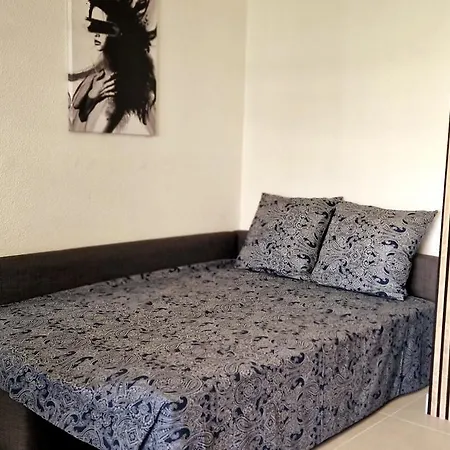 Beautiful 2p 39 M2, Ac, Balcony شقة