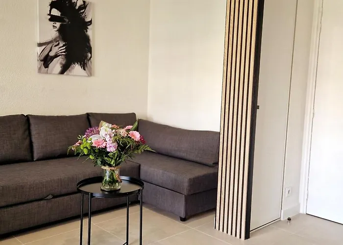 Beautiful 2p 39 M2, Ac, Balcony 公寓